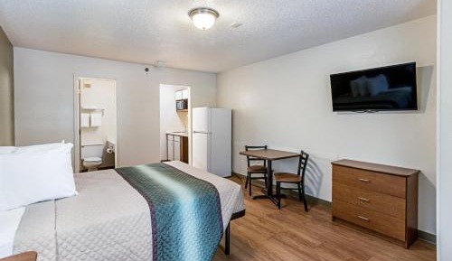 Studio Room with Queen Disability Access Non-Smoking