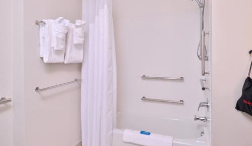 King Room - Mobility Access/Hearing Accessible