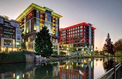 Greenville Downtown Hotel | Hampton Inn & Suites Greenville-Downtown-Riverplace