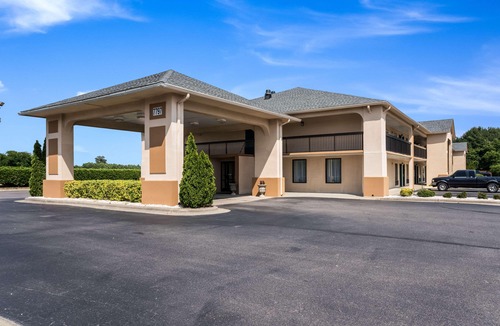 Gold Rock Hotel | Quality Inn North Battleboro
