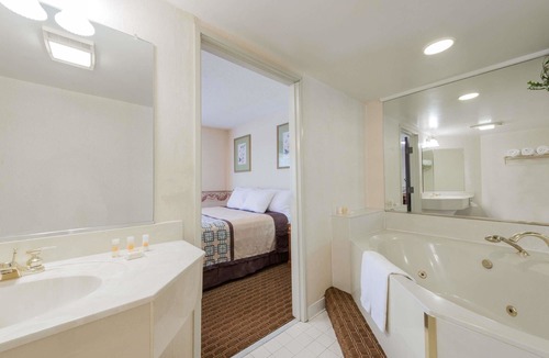 Yadkinville Hotel | Days Inn by Wyndham Yadkinville