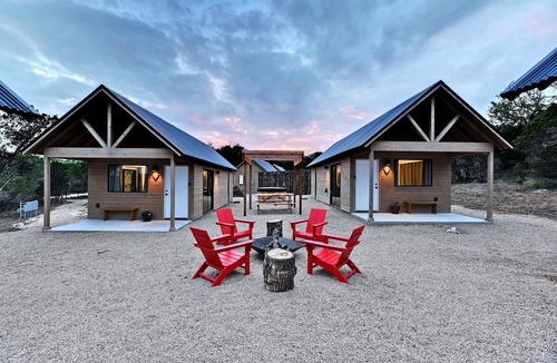 Dripping Springs Hotel | Lucky Arrow Retreat - Dripping Springs