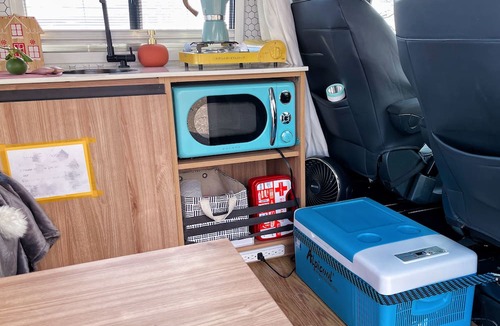 Kahului RV Rental | 2022Mercedes-BenzRV,Pop-Top，03