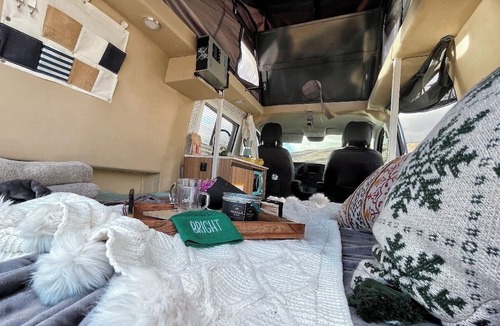 Kahului RV Rental | 2022Mercedes-BenzRV,Pop-Top，03