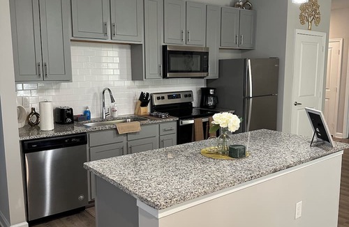 Summerville Apartment | Charming 2-bedroom apartment in delightful Summerville with WiFi, AC