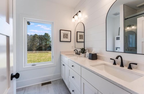 Hartwell House | The Elm Cottage - Amazing Lakehouse
