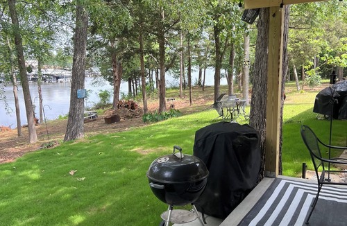 Thomson House | Cozy 1 bedroom Lake House, Thomson with AC. Perfect for fishermen.