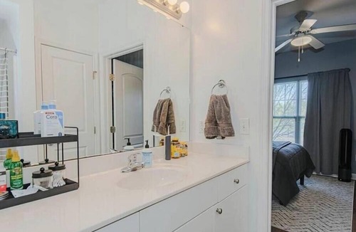 Elon Condo | Stay Minutes from Elon University in a Spacious 3BR Condo