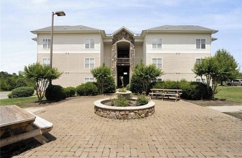 Elon Condo | Stay Minutes from Elon University in a Spacious 3BR Condo