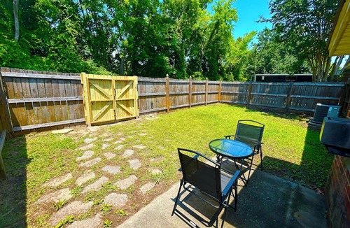 Greenville House | Stylish 2BR Townhome, Pet-Friendly, Parking, Near ECU!
