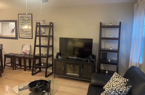 Greensboro House | Charming 2-bedroom townhome with AC, WiFi in lovely Greensboro