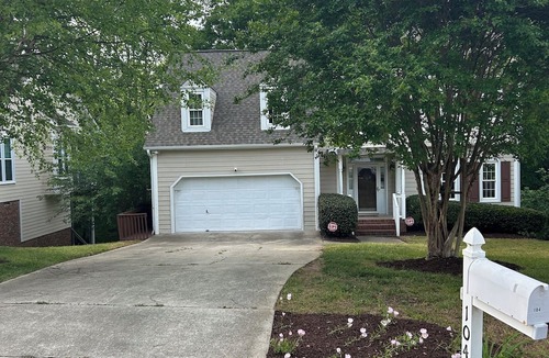 Apex House | Charming 2-bedroom house with WiFi and AC in delightful Cary