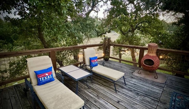 The Lonestar: Pool + Private Deck + Firepit