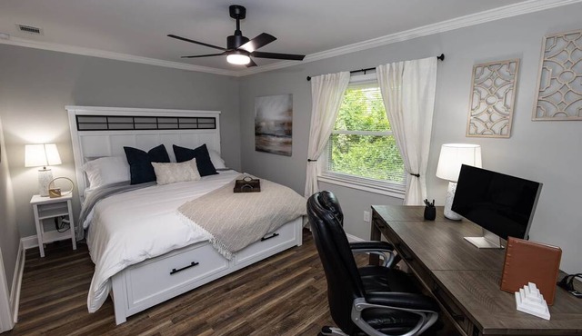 Pines at 5 Corporate Furnished Rentals Suite 125