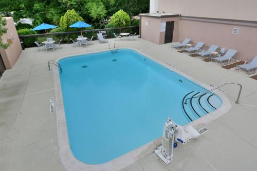 Hampton Inn Airport 