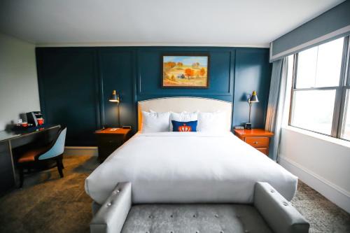 Dunhill Hotel 